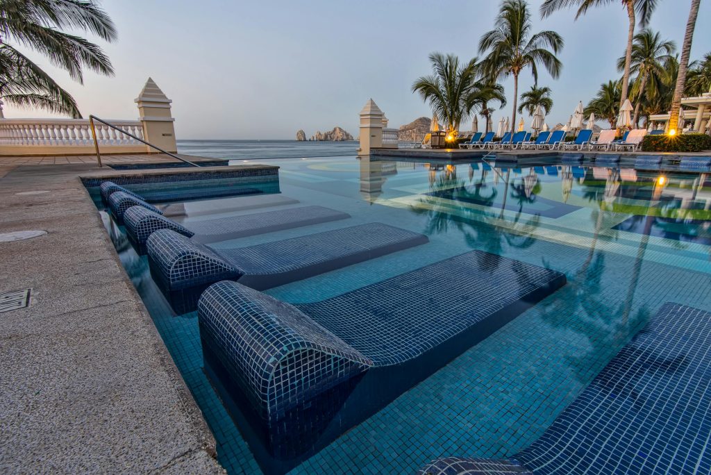 Camión de cisterna de agua para llenar piscina