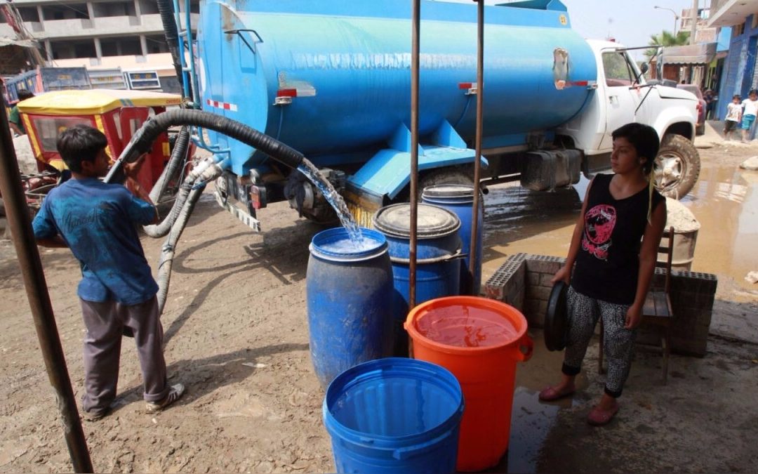 Camión Cisterna de Agua para Minería: ¡TYSAWYS te Asegura el Suministro en tus Operaciones!